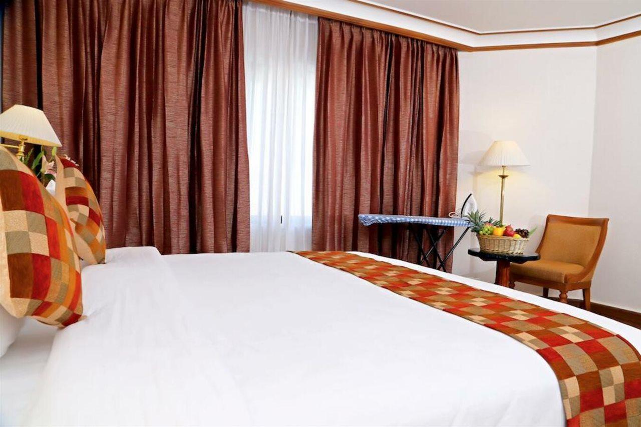 Gokulam Park Otel Kochi Dış mekan fotoğraf