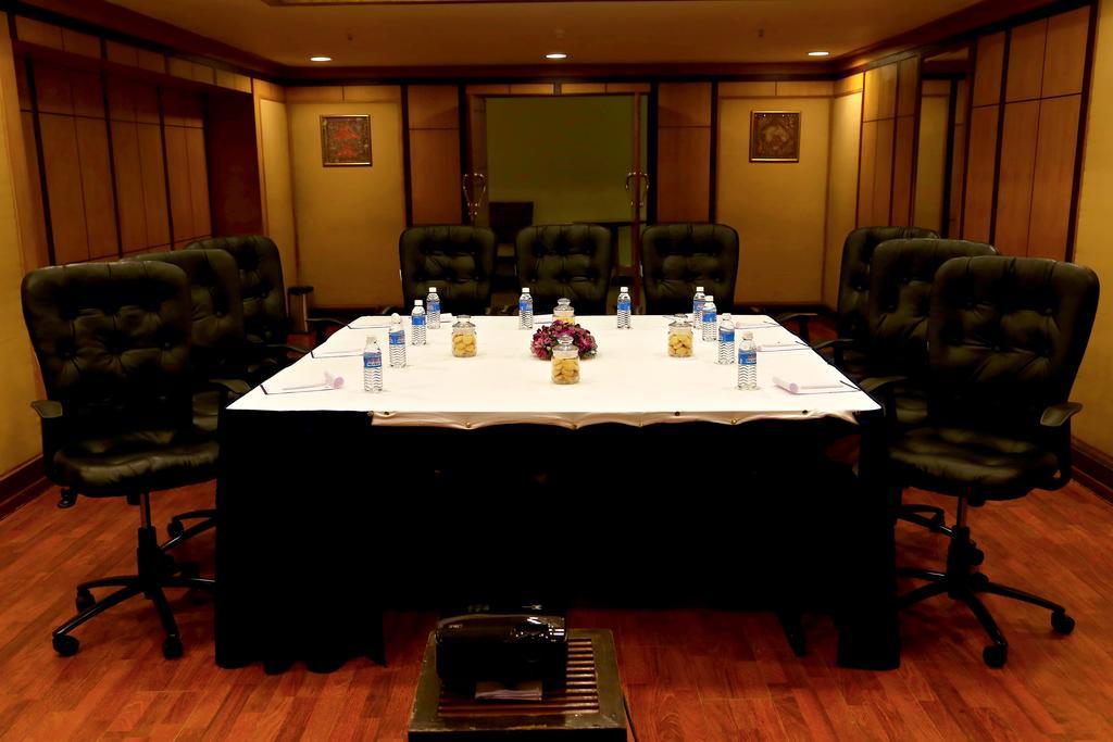 Gokulam Park Otel Kochi Dış mekan fotoğraf