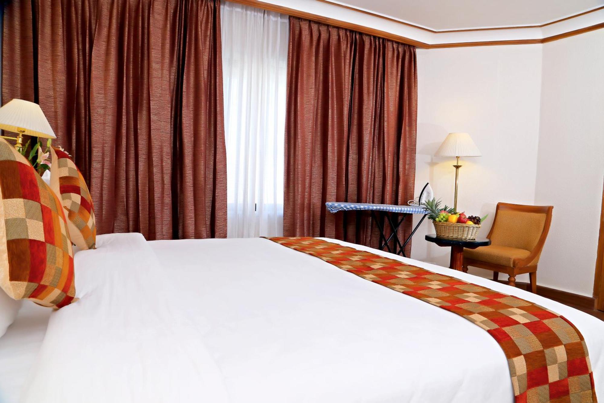 Gokulam Park Otel Kochi Dış mekan fotoğraf